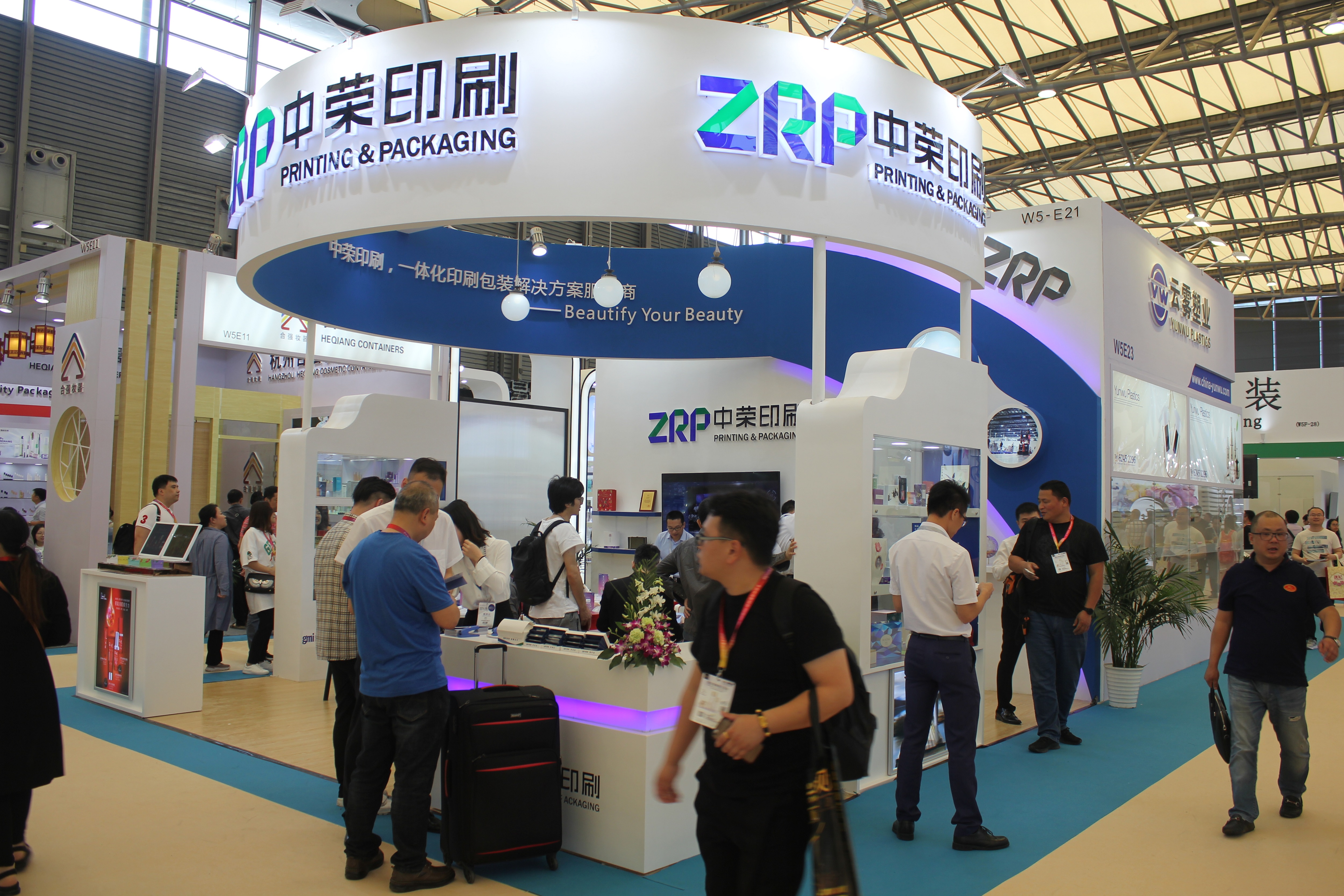 97至尊国际印刷参展上海美博会，，，，，，，多多创新包装吸晴无数